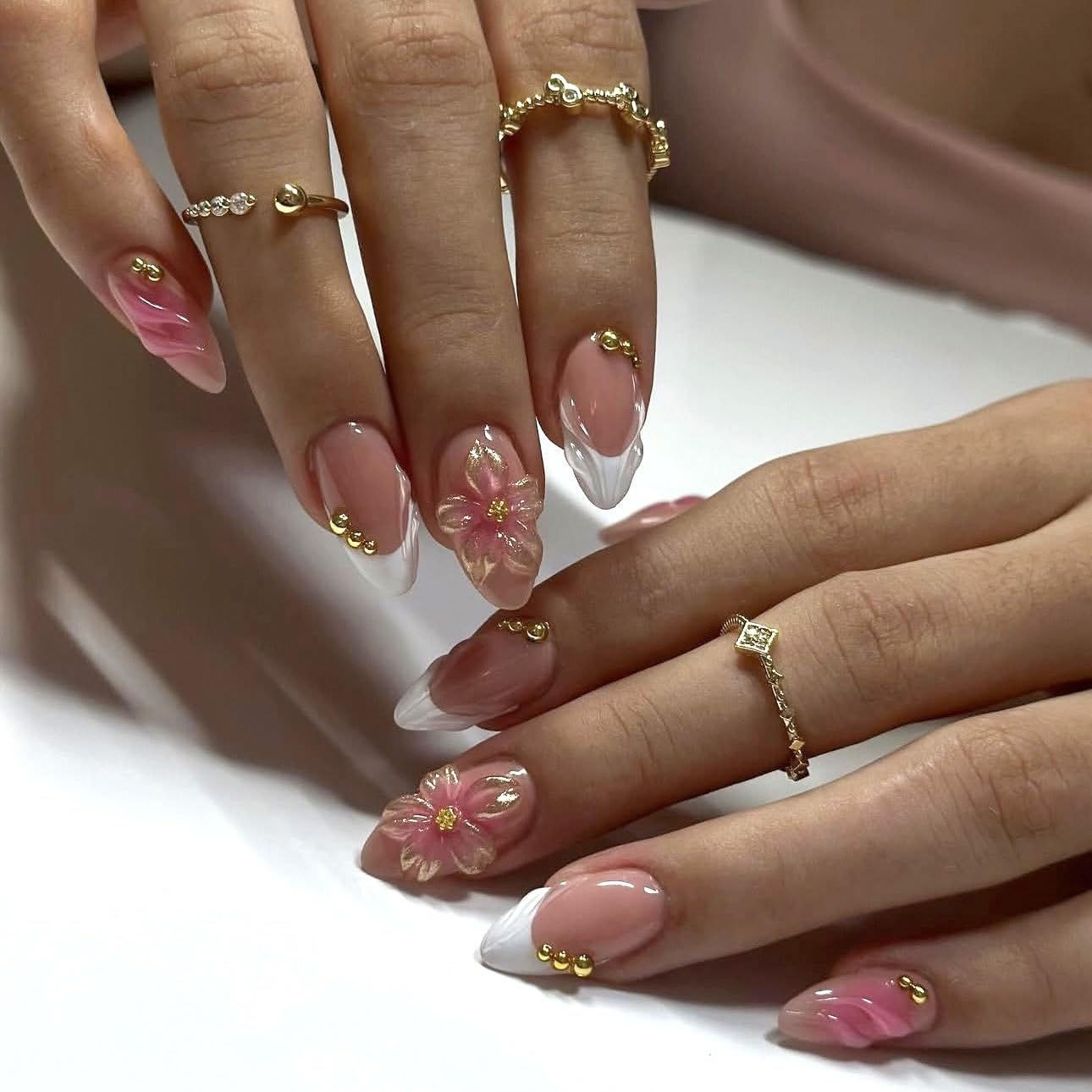 LFLSSTNM front packaging showing almond pink floral nails, ready for quick salon-style results