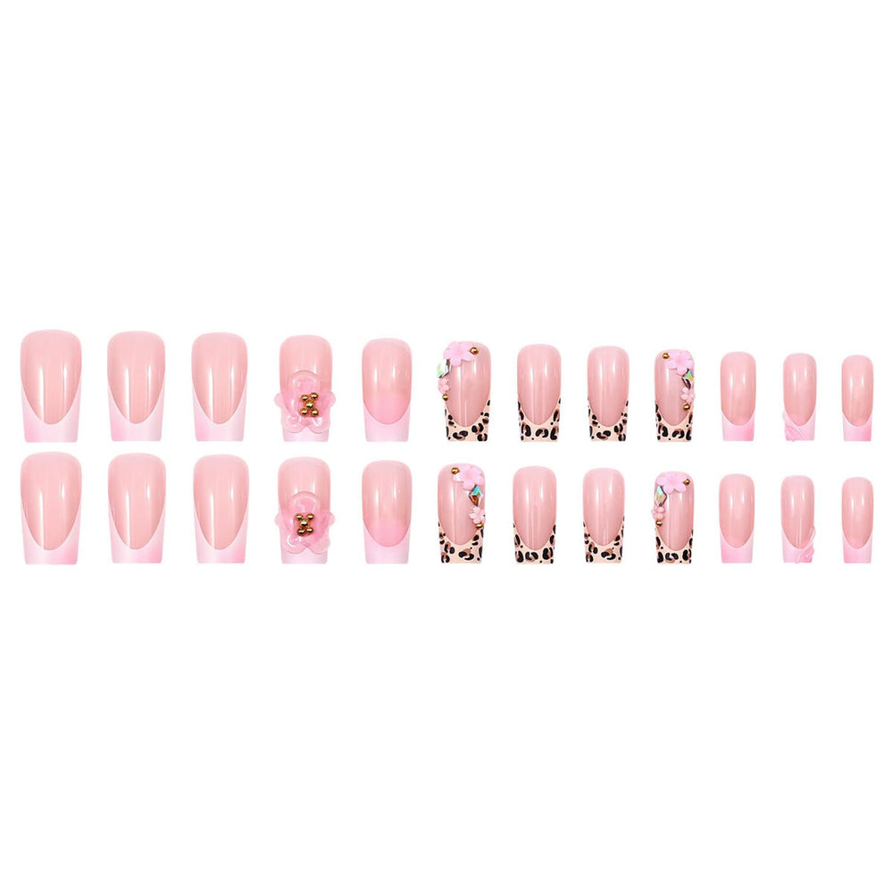 LFLSSTNM hand wearing nails at party showcasing glamour and ready-to-wear convenience