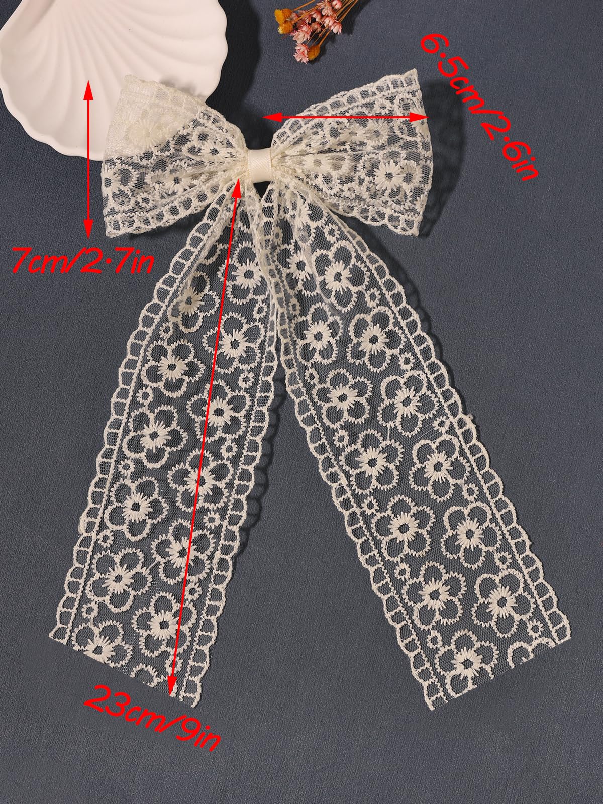 LFOUVRE barrette clasp mechanism view demonstrating secure, gentle hold
