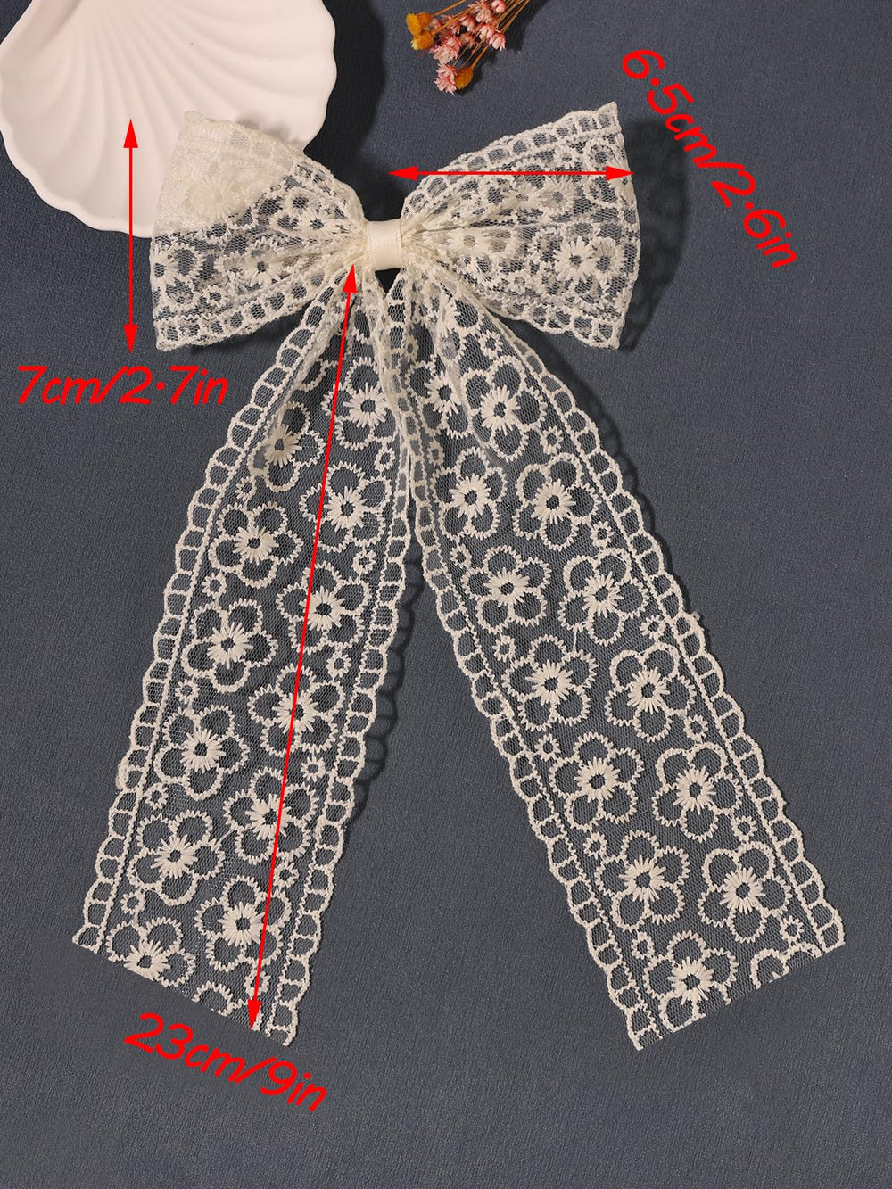 LFOUVRE barrette clasp mechanism view demonstrating secure, gentle hold