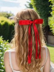 LFOUVRE close-up of bow fabric highlighting craftsmanship and refined texture