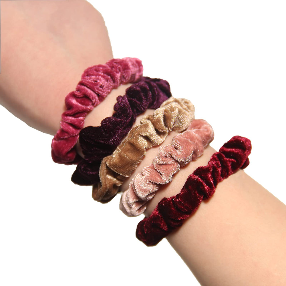 LFOUVRE scrunchie on fine hair in half-up style with low creasing