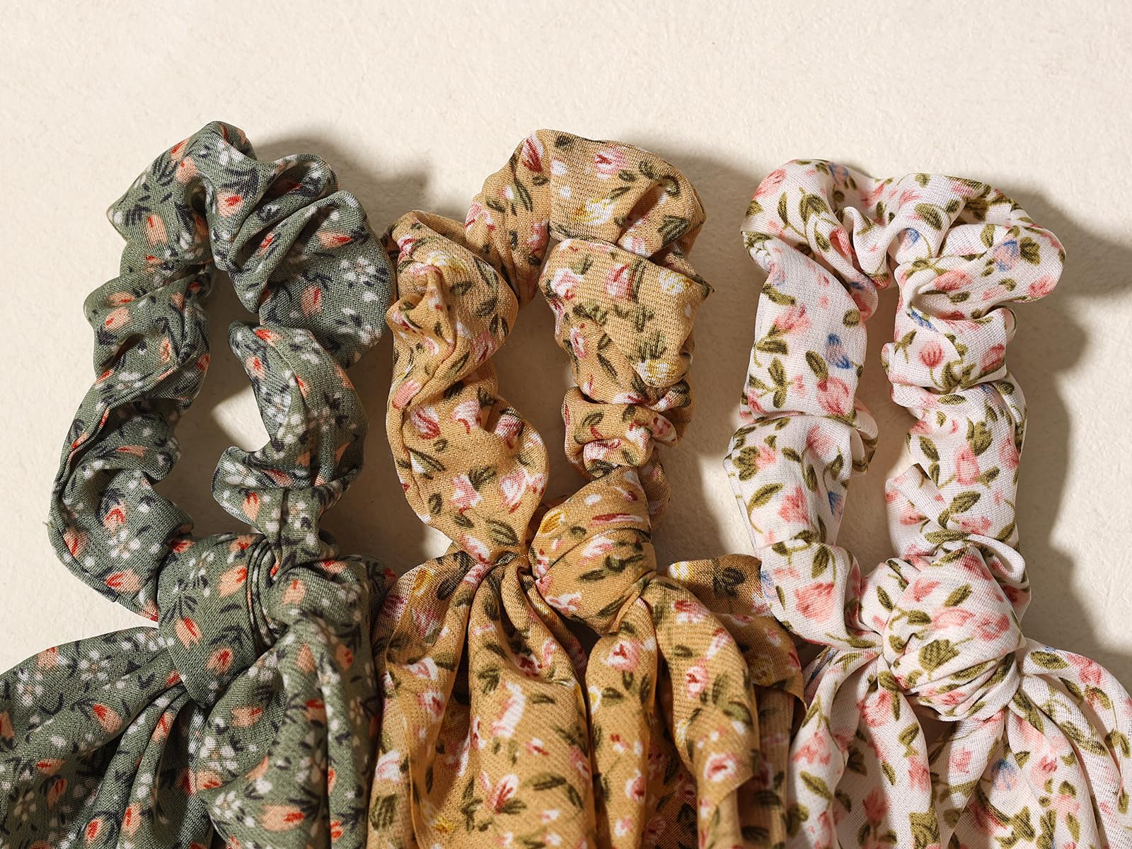 LFOUVRE three-piece set laid flat for easy outfit coordination