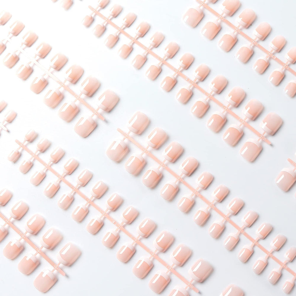 LIARTY nails arranged by size to show 12 sizes and easy size selection benefit