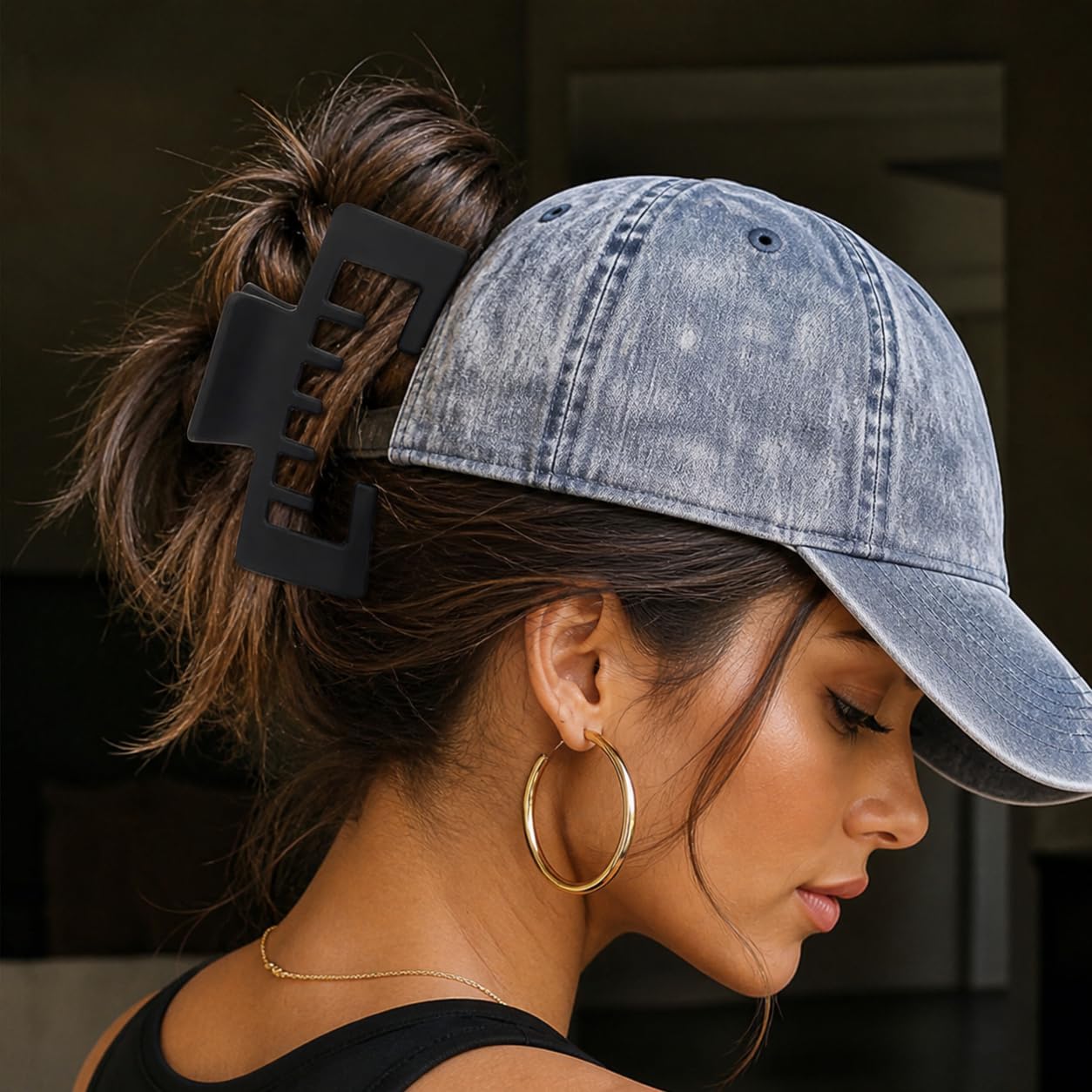 Liayozl clip in use at gym keeping hair tidy and workout-ready