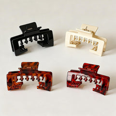 Liayozl clip beside credit card to show compact size and portability