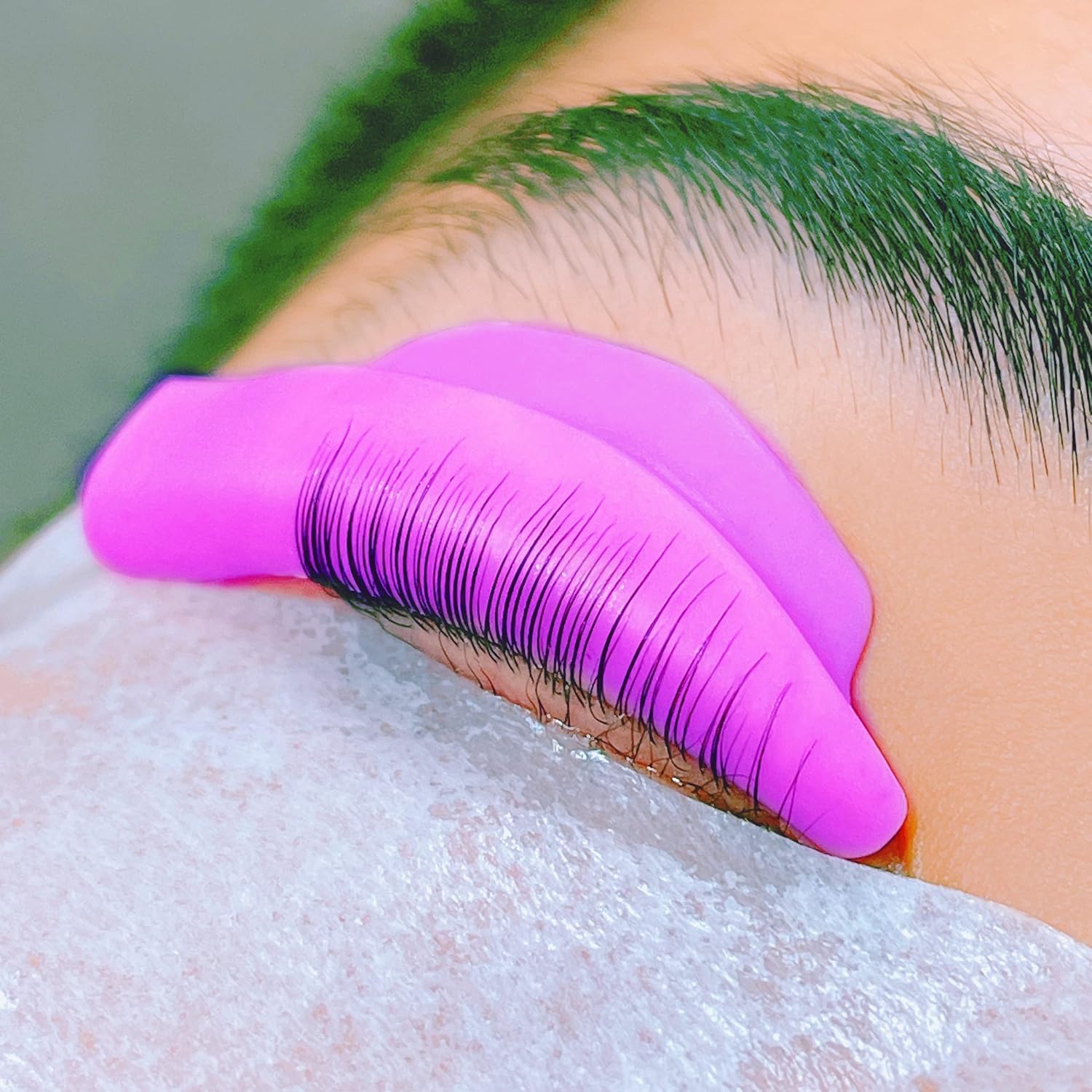 Liber Beauty in-use salon application demonstrating comfortable fit and controlled lifting