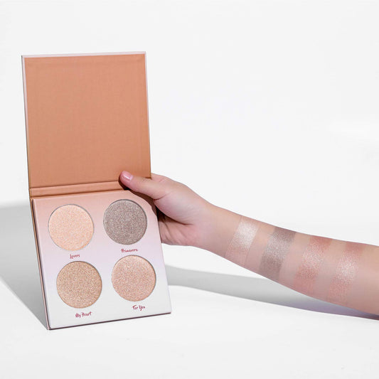 Close-up of LIFUS Glow Kit powder texture highlighting smooth blendability