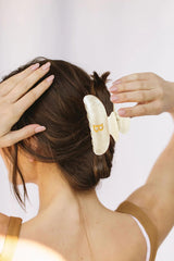 LILIE&WHITE side profile showing interlocking teeth for secure hair hold