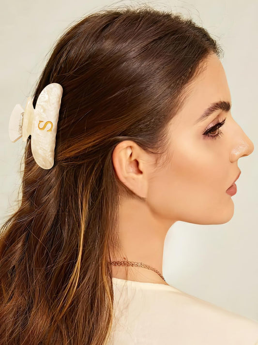 LILIE&WHITE acrylic texture close-up showing smooth finish and gentle hair protection
