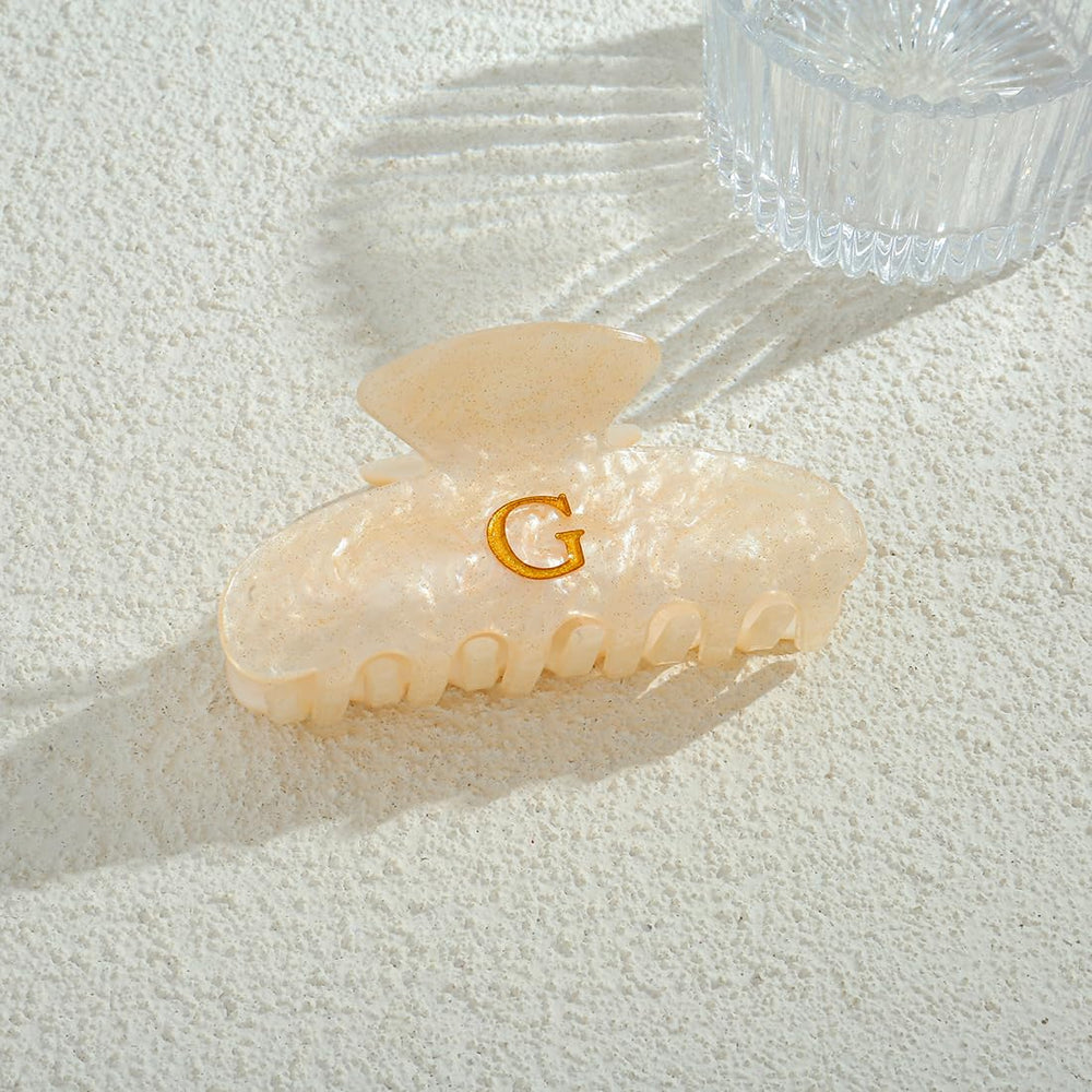 LILIE&WHITE G clip next to ruler showing compact large size