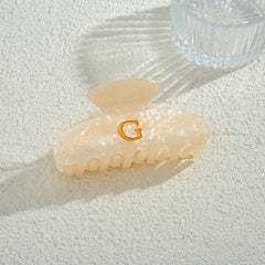 LILIE&WHITE G clip next to ruler showing compact large size