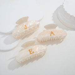 LILIE&WHITE hair clip held in hand showing size comparison benefit easy handling