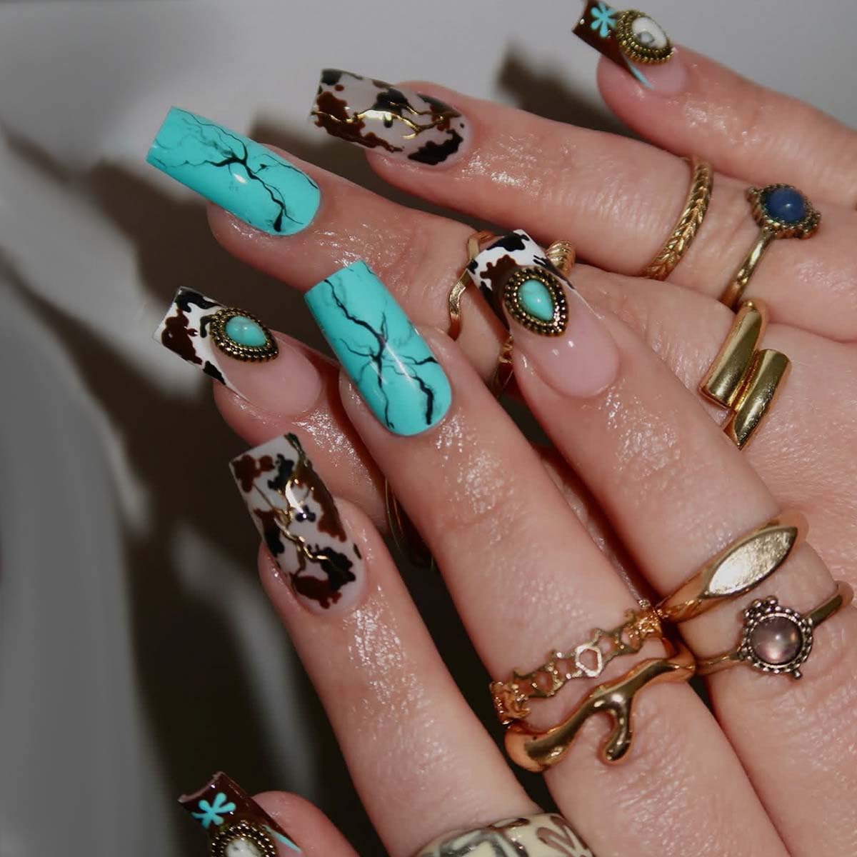 LINMEIZAI front view of blue marble press-on nails showing ready-to-wear set benefit