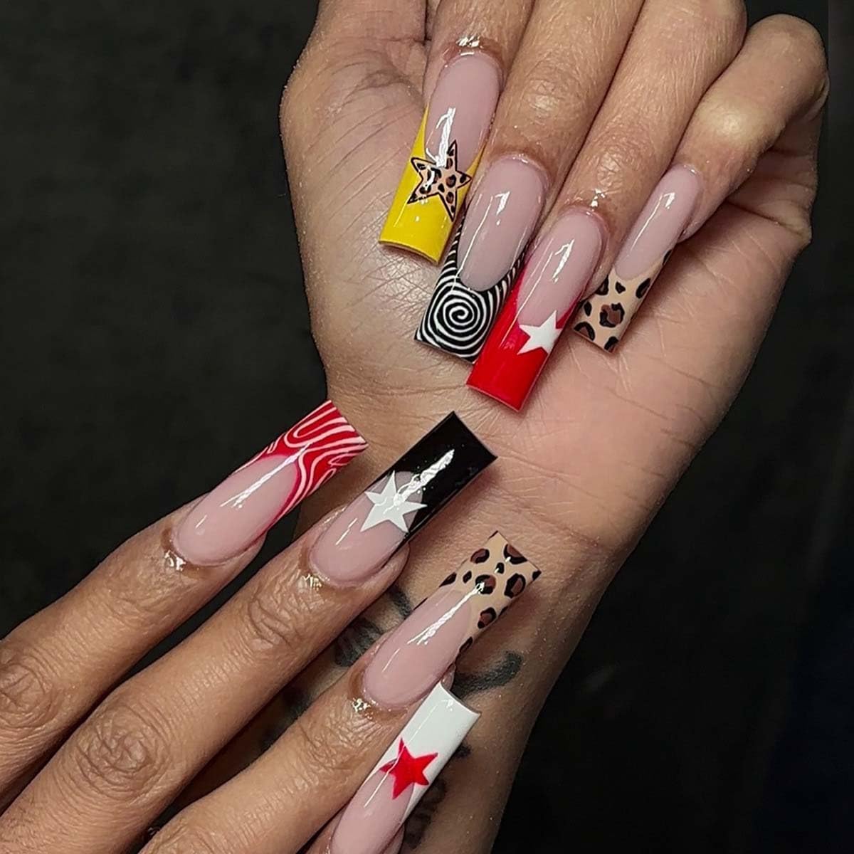 LINMEIZAI press-on nails worn on hands demonstrating stylish manicure for events and everyday wear