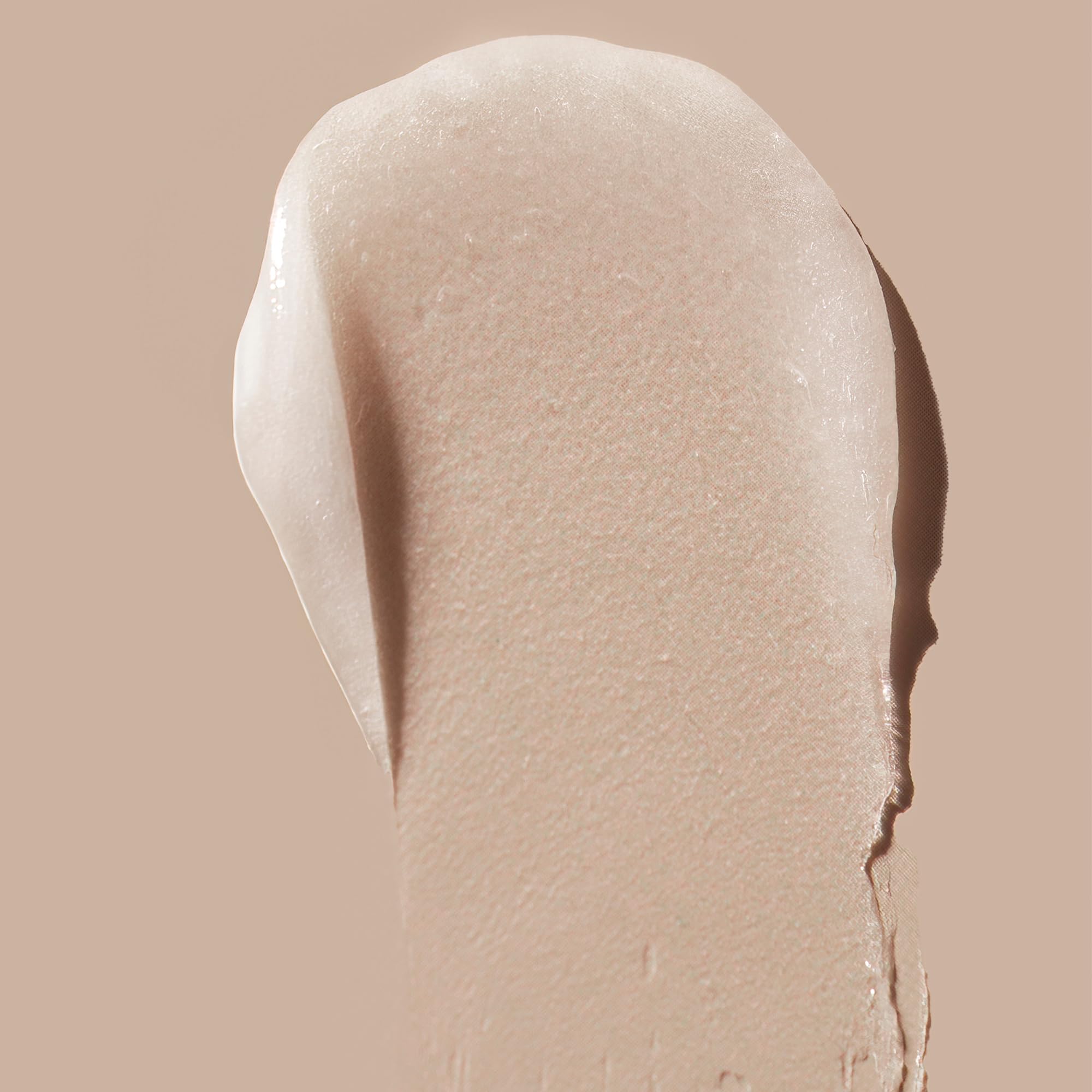 LipSmart visual of peptides ingredient vial indicating natural plumping action