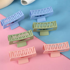 Loanzeg clip securing a thick updo demonstrating effective hold and stylish result