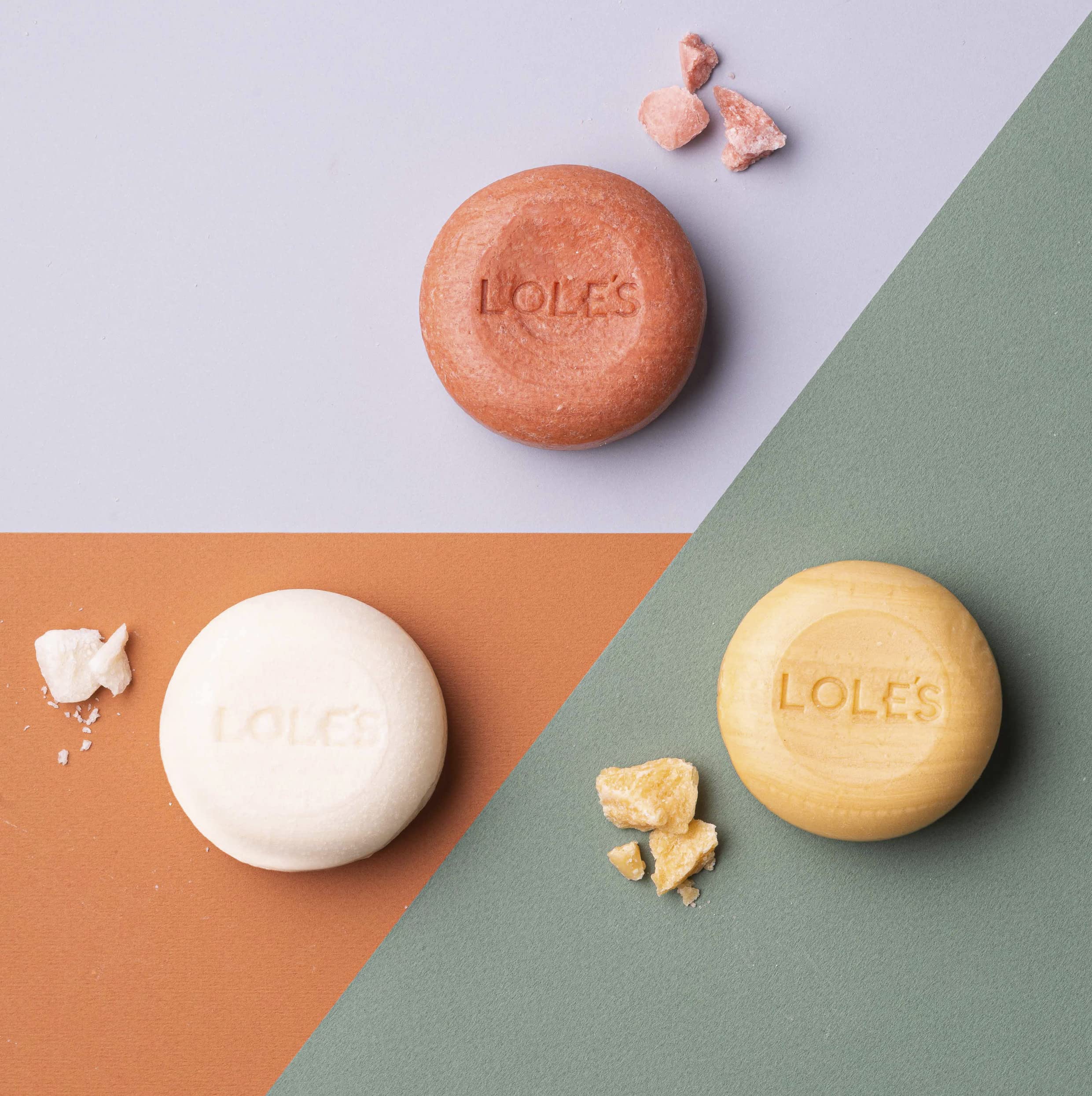 LOLE'S rich lather on wet hair for effective cleansing