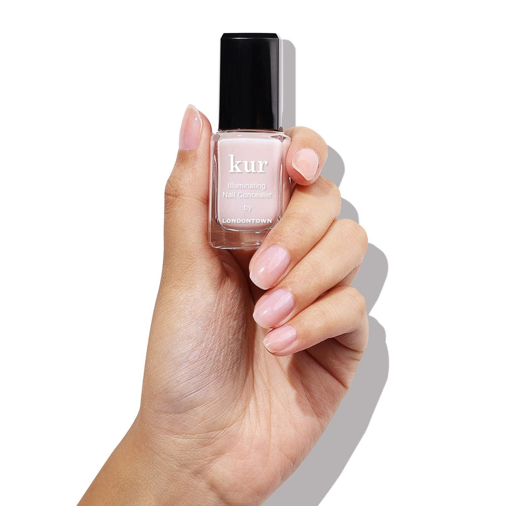 LONDONTOWN concealer texture close-up highlighting smooth, illuminating finish benefit