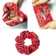 LOOKSEVEN five-color scrunchies arranged to show outfit-matching options