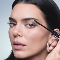 L'Oreal Paris wand texture detail highlighting fiber-rich formula