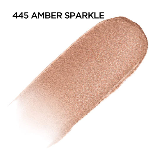 L'Oreal Paris doe-foot applicator depositing precise shimmer for easy control