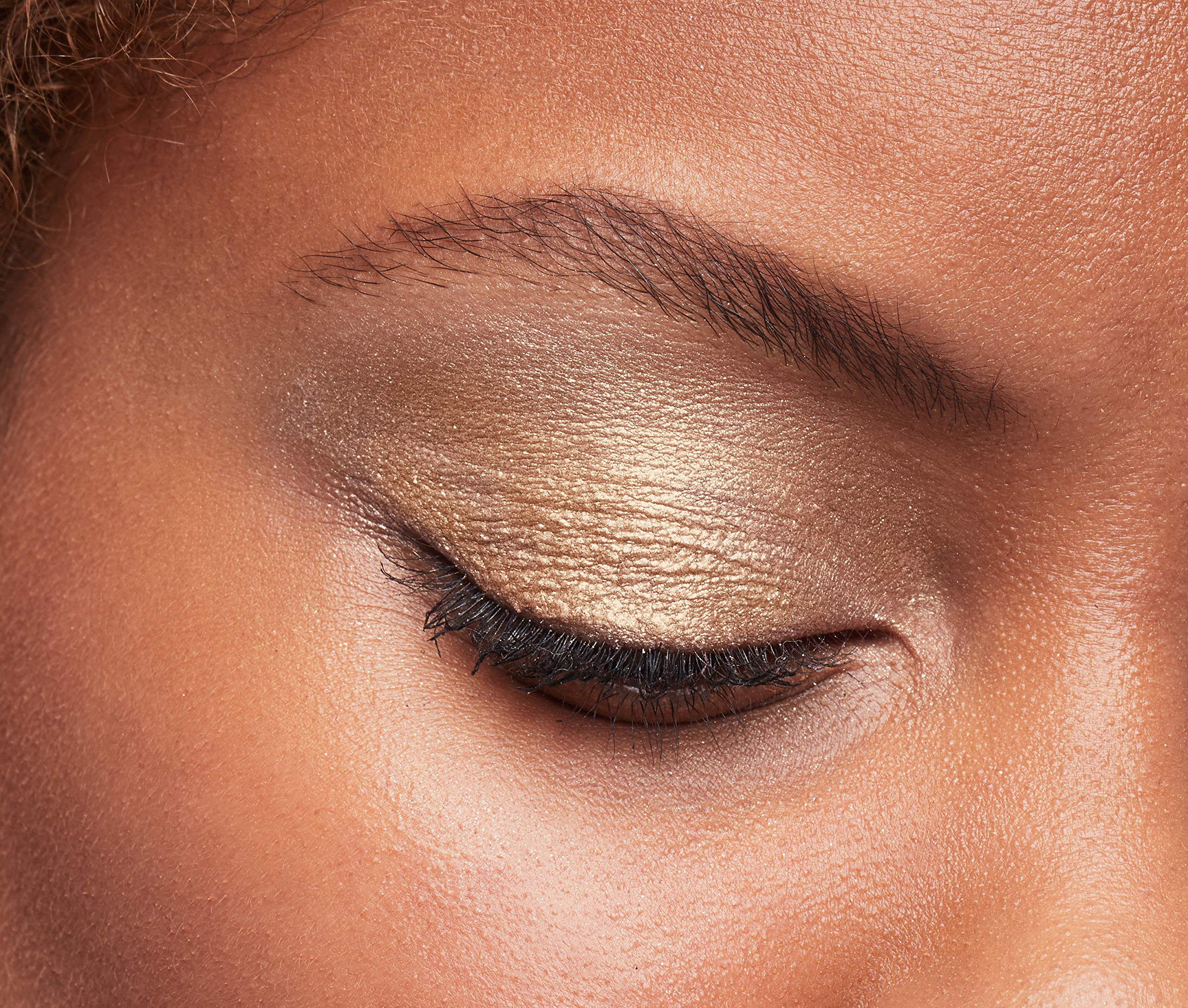 L'Oreal Paris in a makeup bag demonstrating travel-friendly longwear benefit