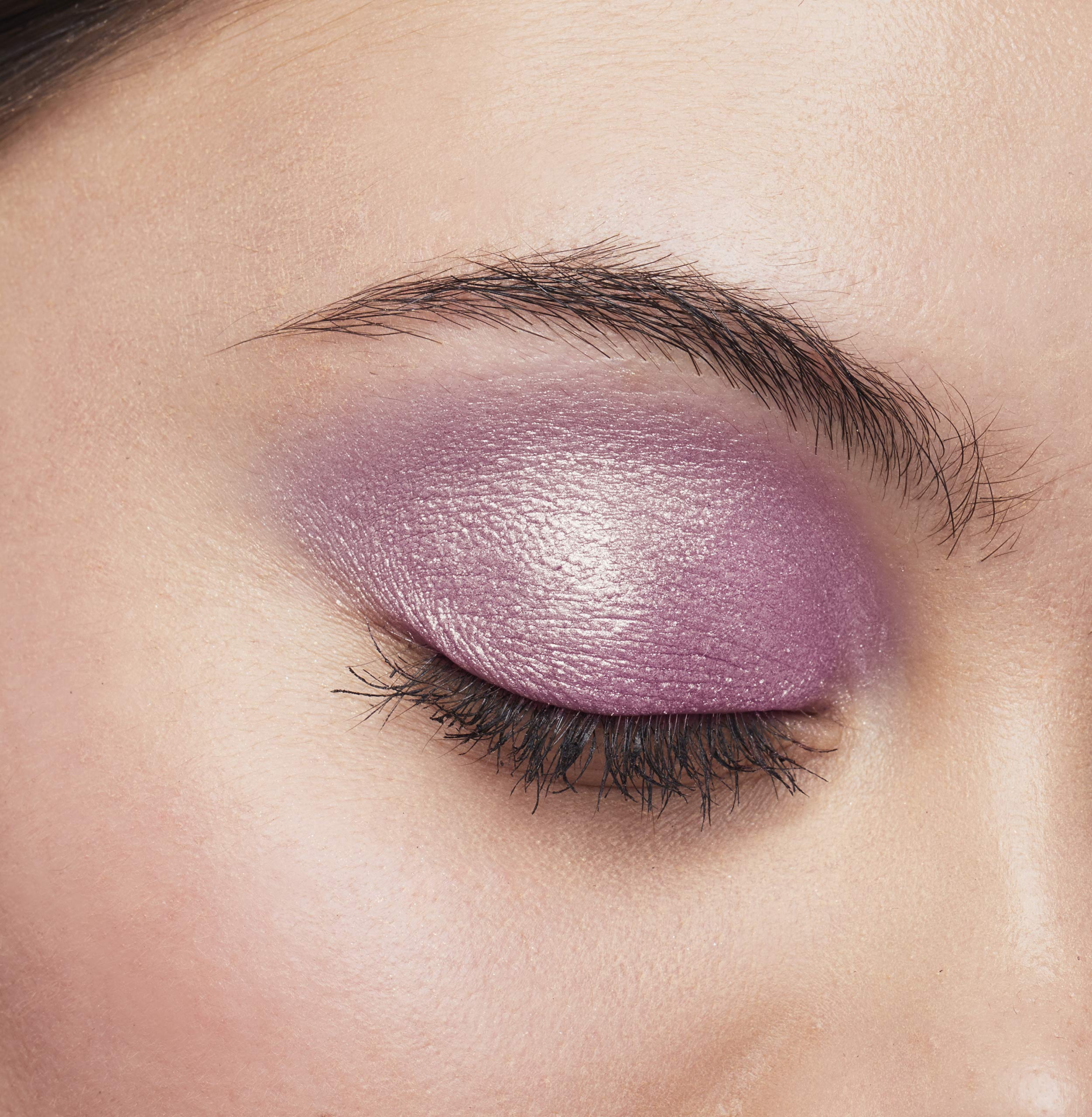 L'Oreal Paris cap and label detail demonstrating product authenticity and shade name