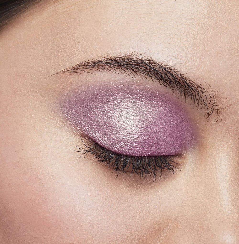 L'Oreal Paris cap and label detail demonstrating product authenticity and shade name