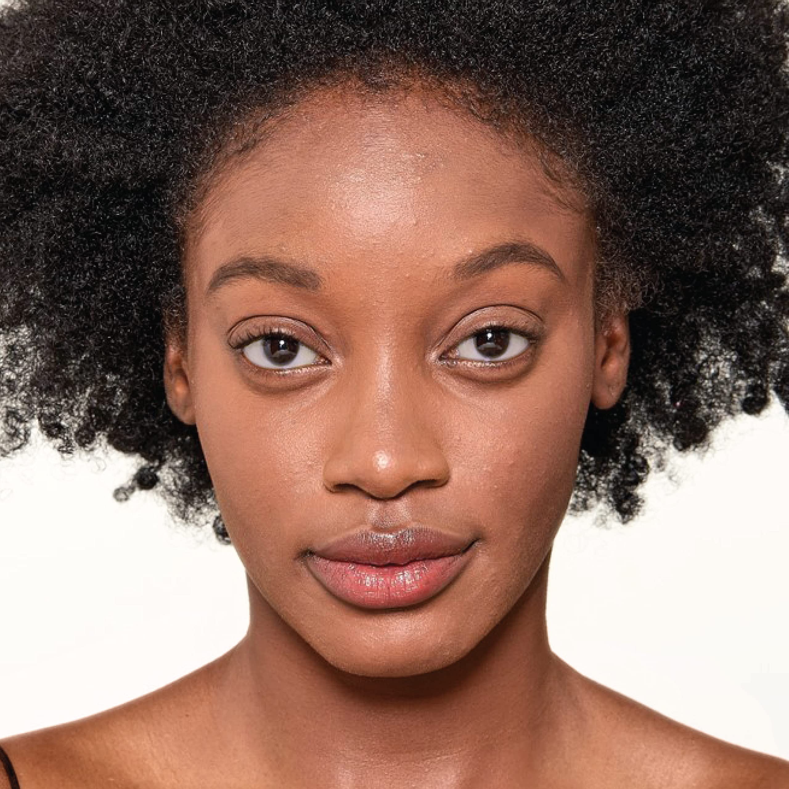 L'Oreal Paris puff applying powder close-up demonstrating even, buildable coverage