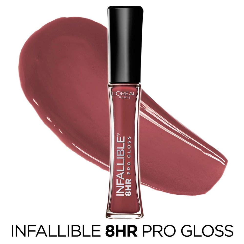 L'Oreal Paris applicator close-up demonstrating precise lip contouring