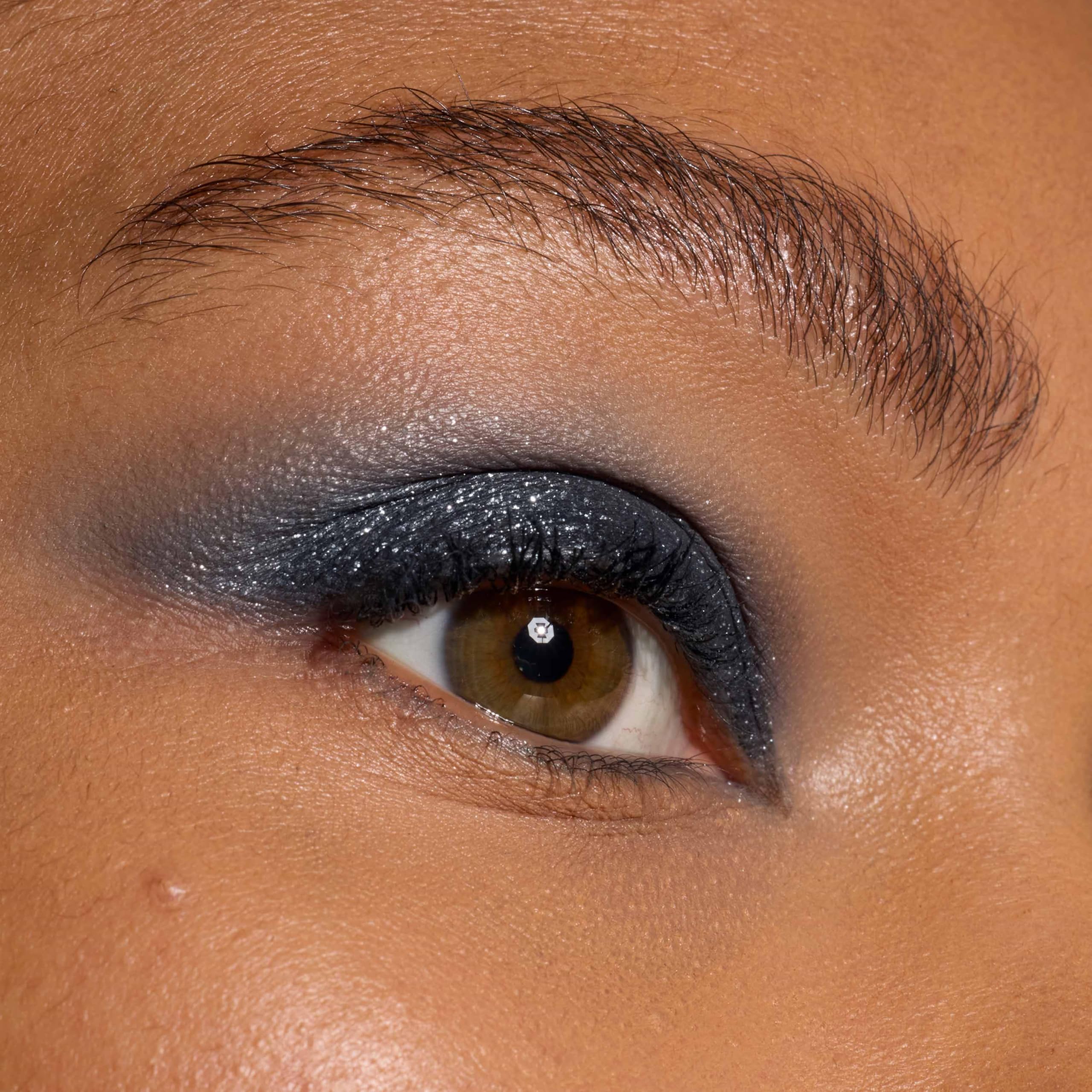 L'Oreal Paris Le Shadow Stick dual shades demo showing layering and dimension