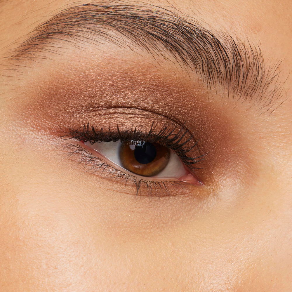 L'Oreal Paris swatch on arm illustrating Magnetic Bronze payoff and buildability