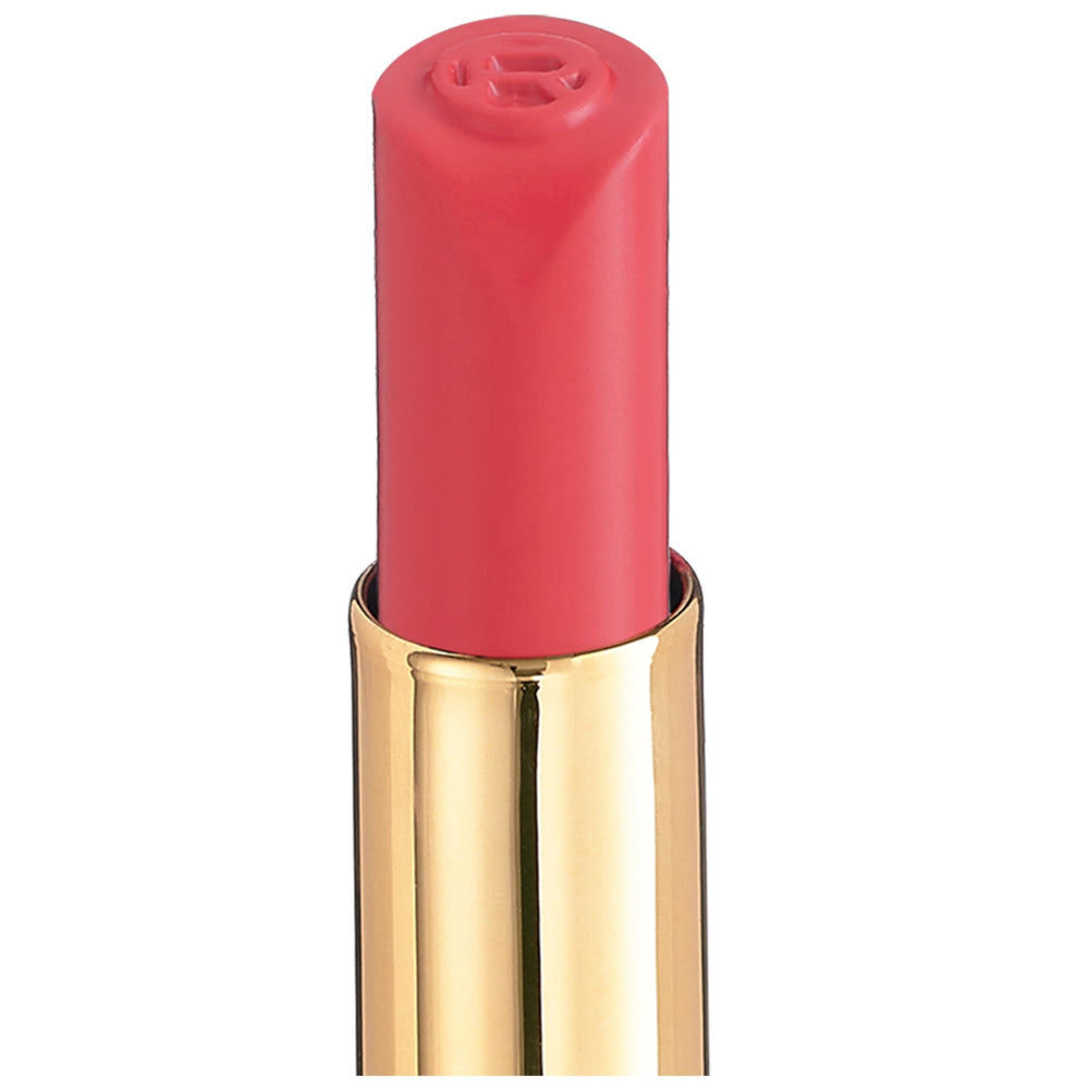 L'Oreal Paris matte finish detail on model emphasizes comfortable wear and fuller-looking lips