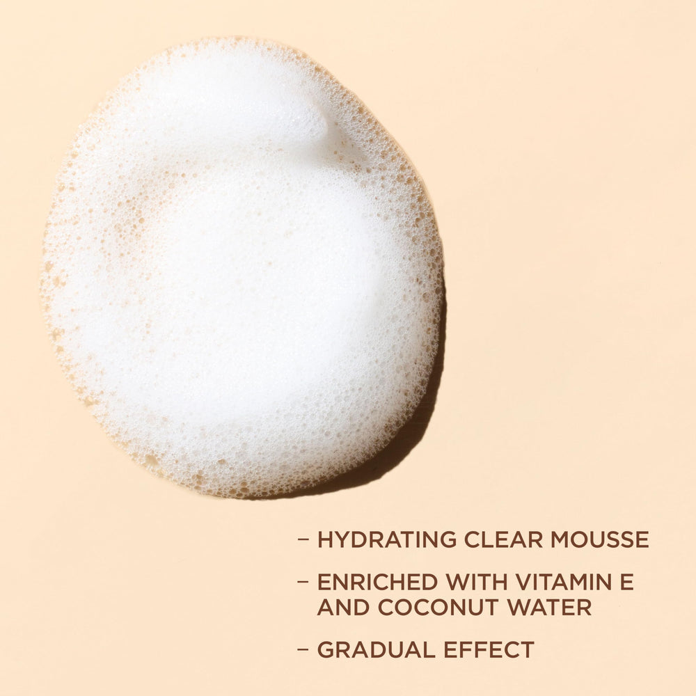 L'Oreal Paris mousse texture close-up showing lightweight foam and quick absorption benefit