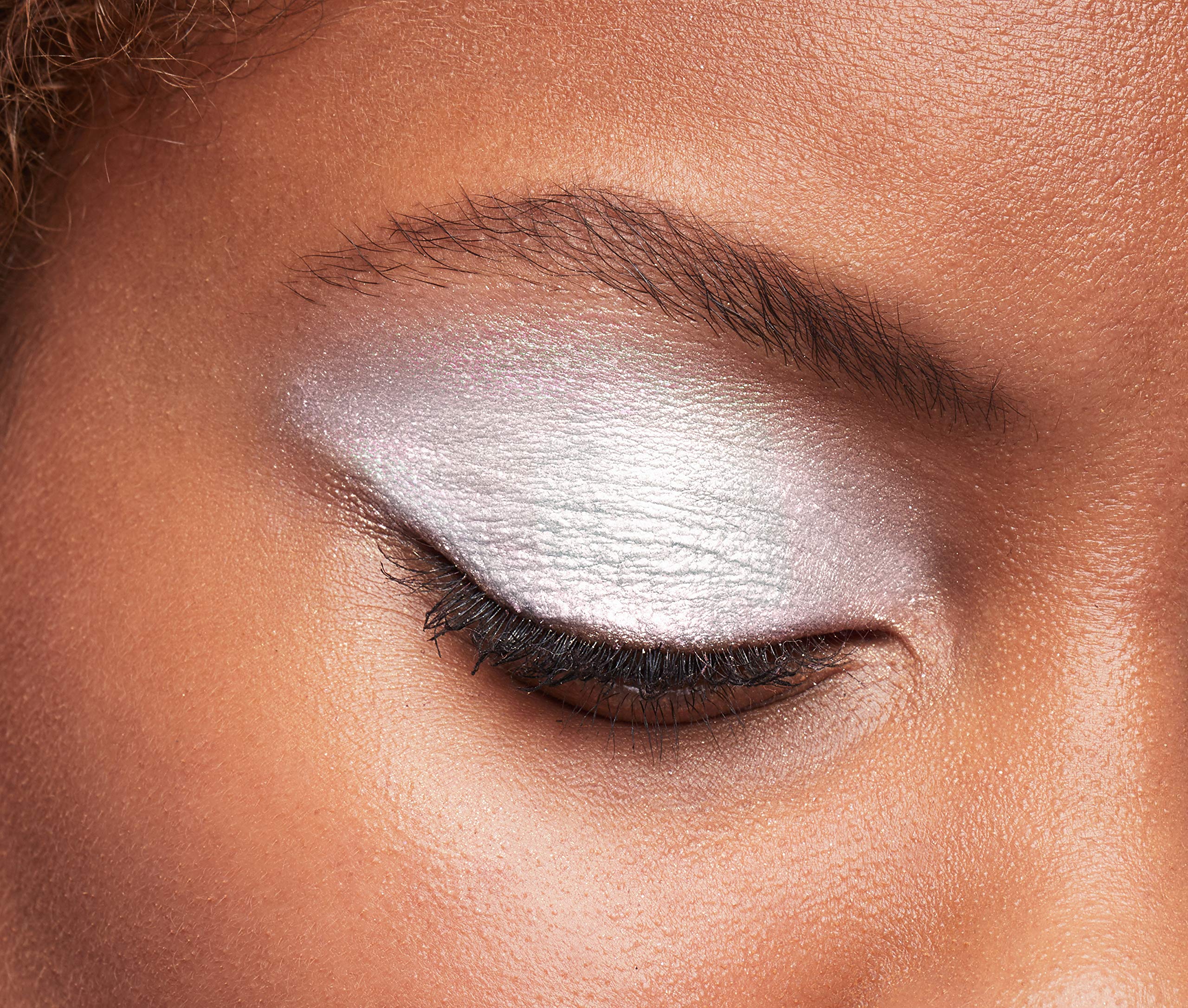 L'Oreal Paris open tube cap detail highlighting applicator design for consistent product pickup