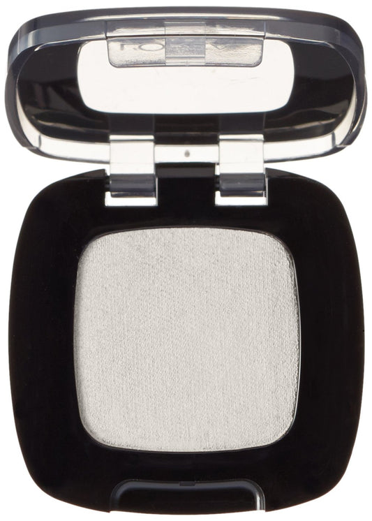 L'Oreal Paris Petite Perle swatch on skin demonstrating luminous payoff and blendability