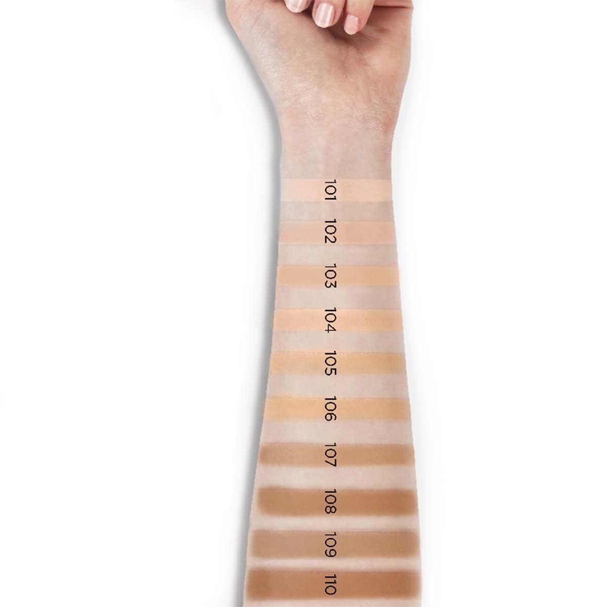 L'Oreal Paris applying foundation with a sponge for airbrushed finish benefit