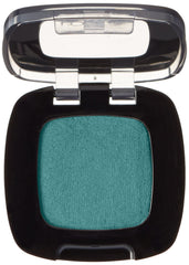 L'Oréal Paris Teal Couture texture close-up highlighting smooth gel-to-powder finish and blendability