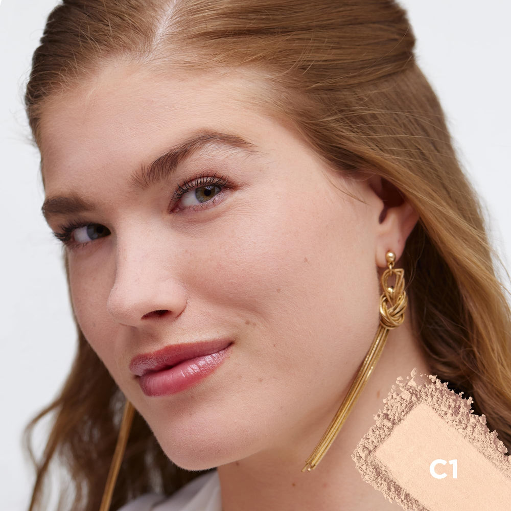 L'Oreal Paris close-up of micro-fine powder texture for smooth, natural finish