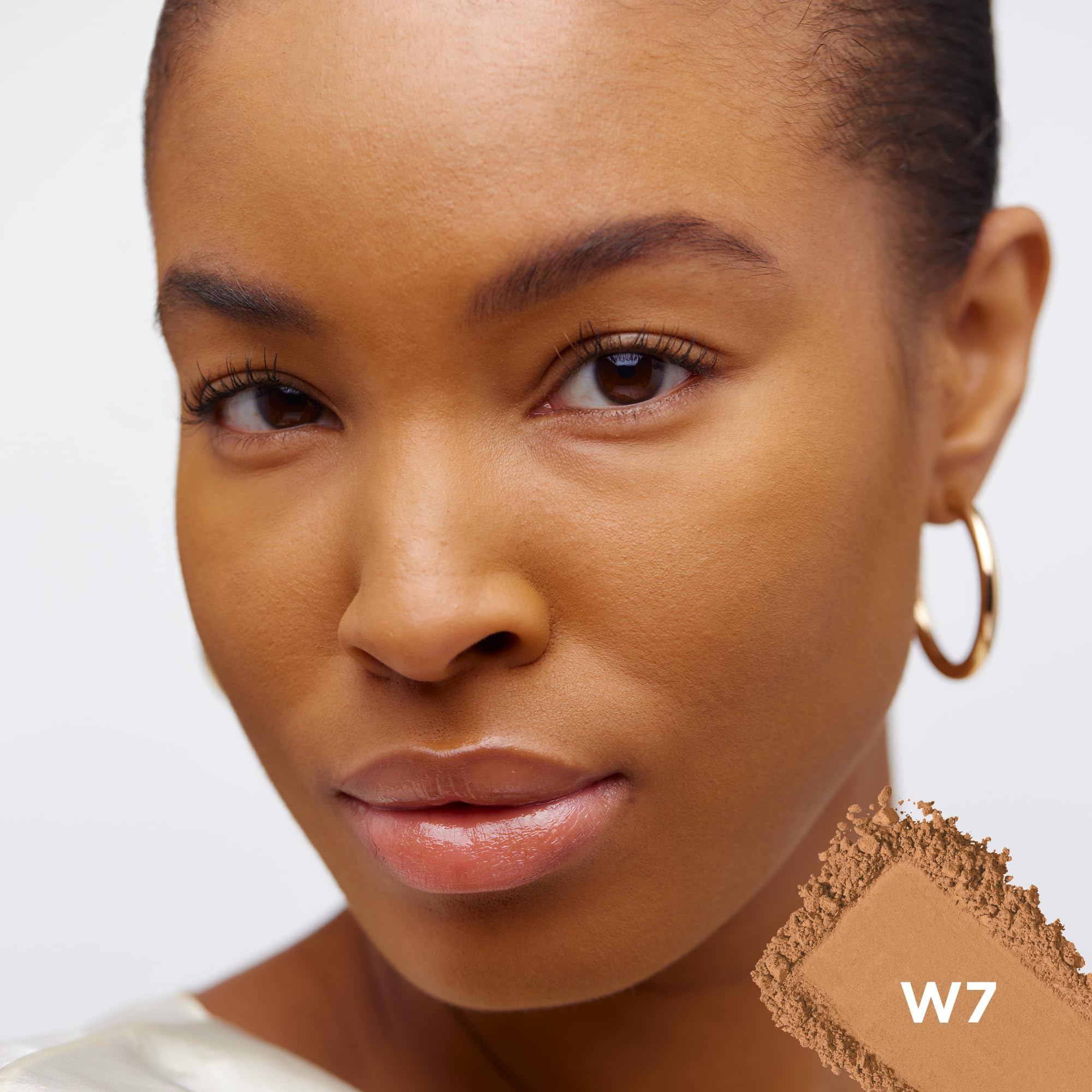 L'Oreal Paris powder texture close-up highlighting micro-fine finish and smooth look