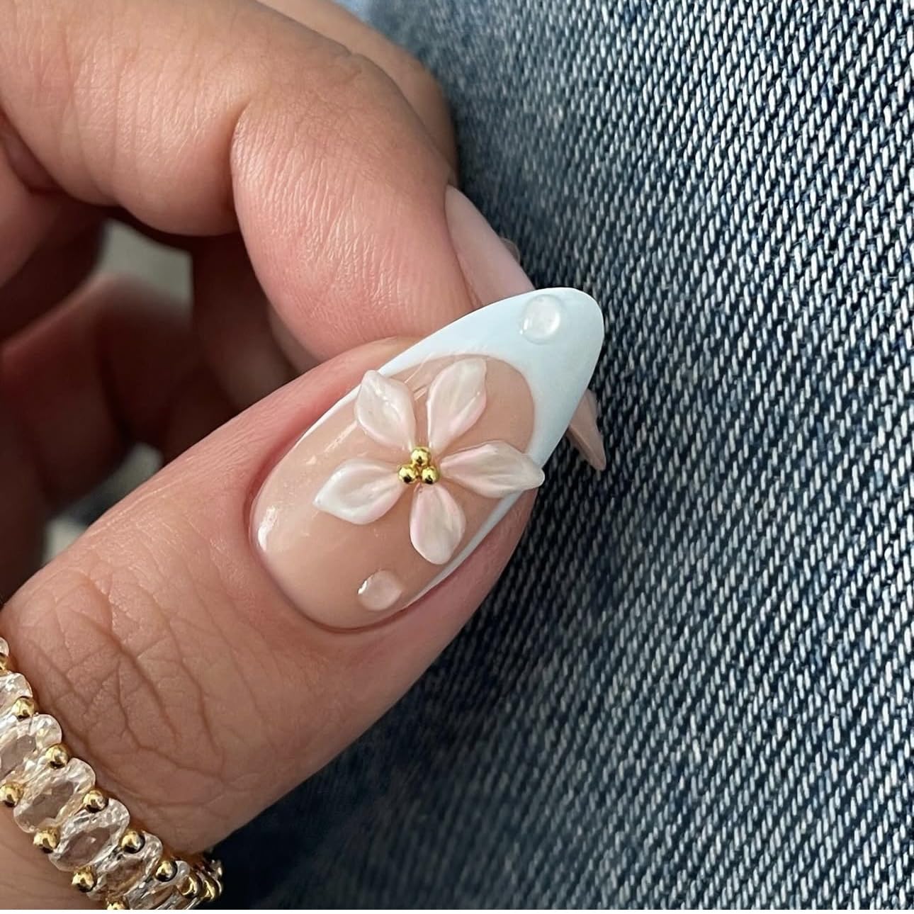 LPOODDNU side profile of medium almond nails demonstrating comfortable length