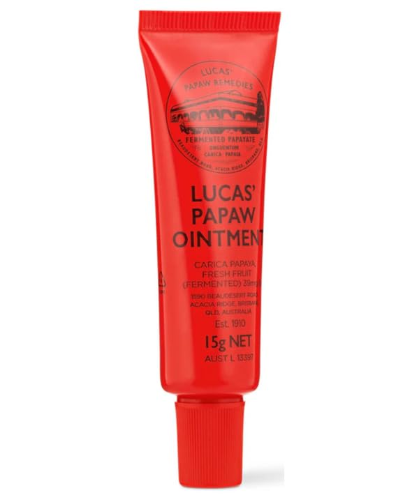 Lucas Papaw applicator tip close-up for precise, mess-free application benefit