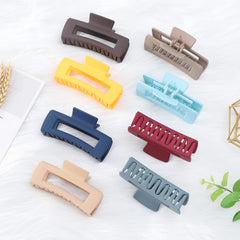 Luraseea clip opened to 3-inch span demonstrating capacity to hold hair