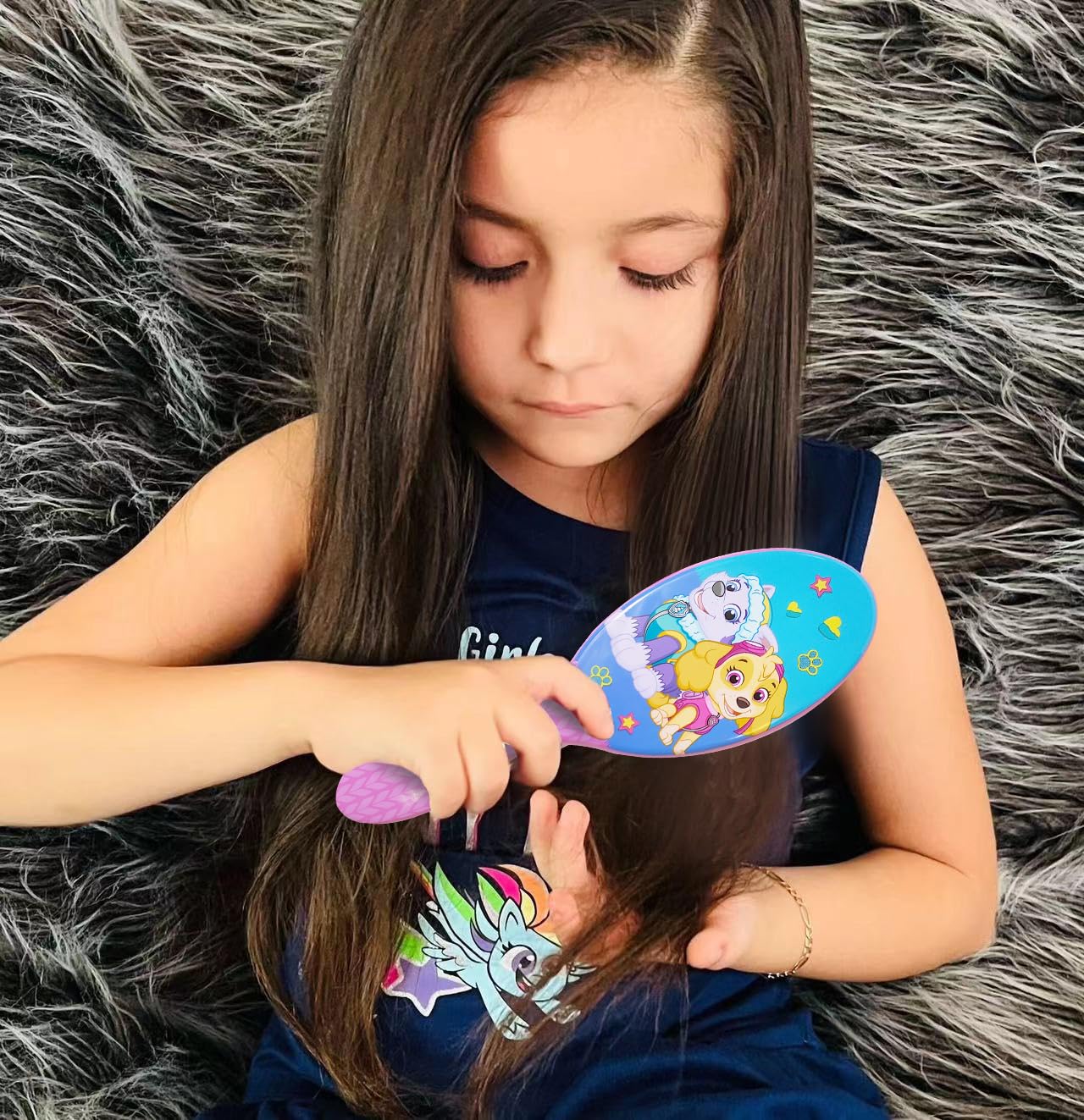 Luv Her rounded bristles closeup reducing pull and protecting scalp