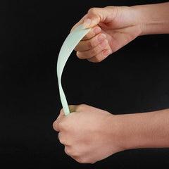 luzen spatulas next to ruler showing 22cm length for deep jar reach