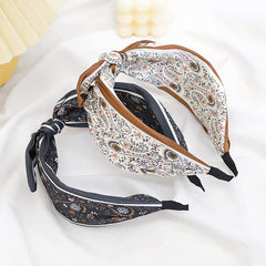 Lvyeer packaged two-piece set showing included black and white bands