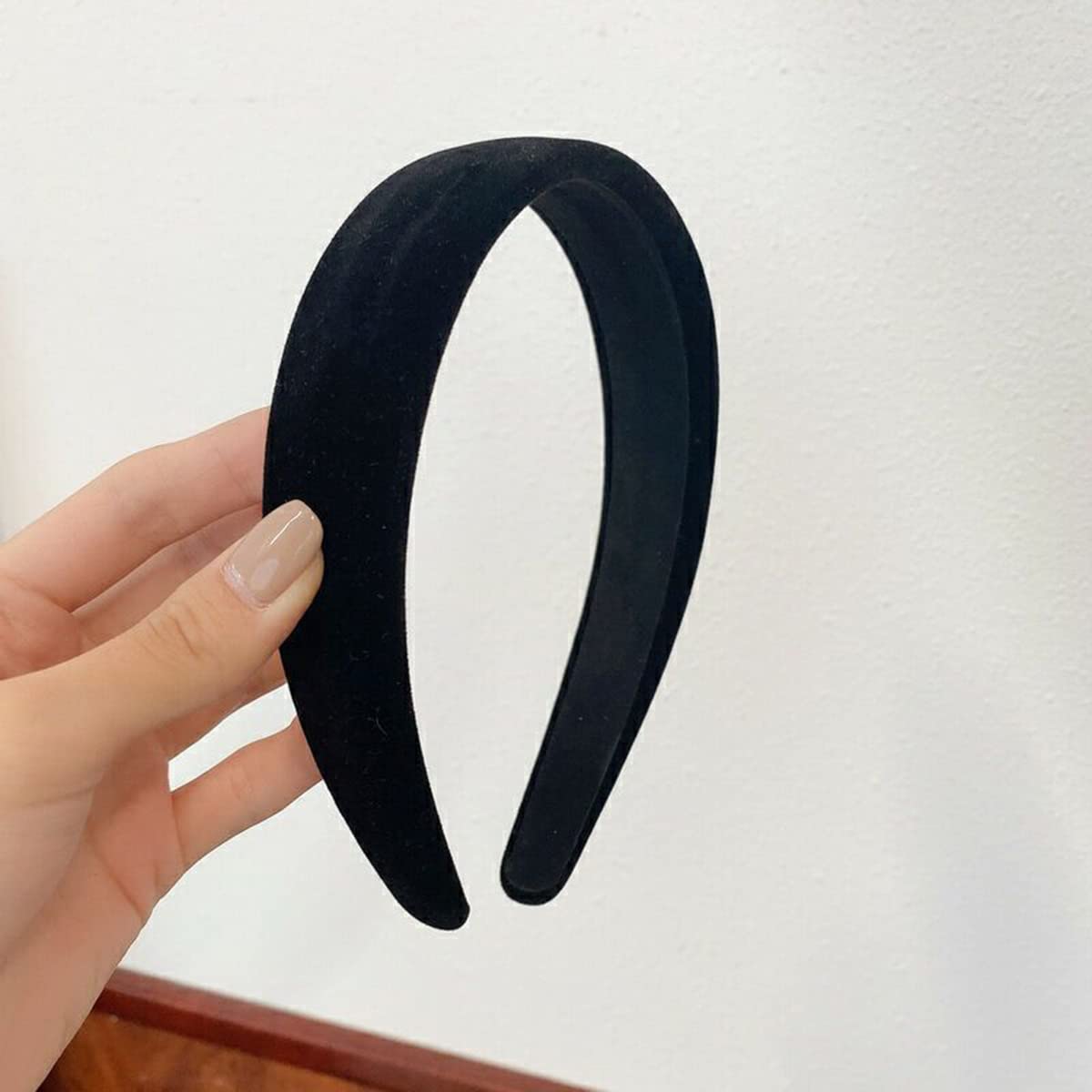 Lvyeer side profile reveals padded edge for even pressure distribution