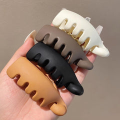 LYLYNB close-up of interlocking teeth showing secure no-slip grip