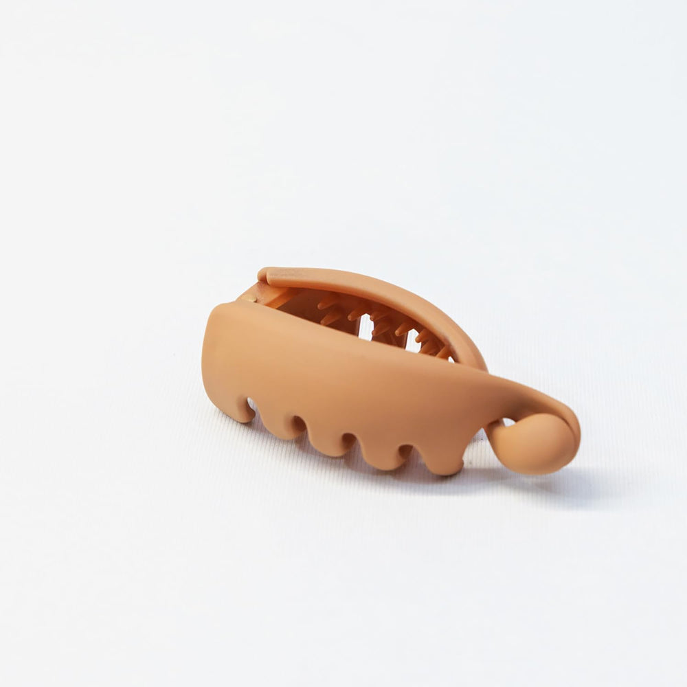 LYLYNB clip held between fingers to show size and travel convenience